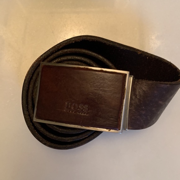 Hugo boss brown leather belt. Size 30-33. - Picture 2 of 2